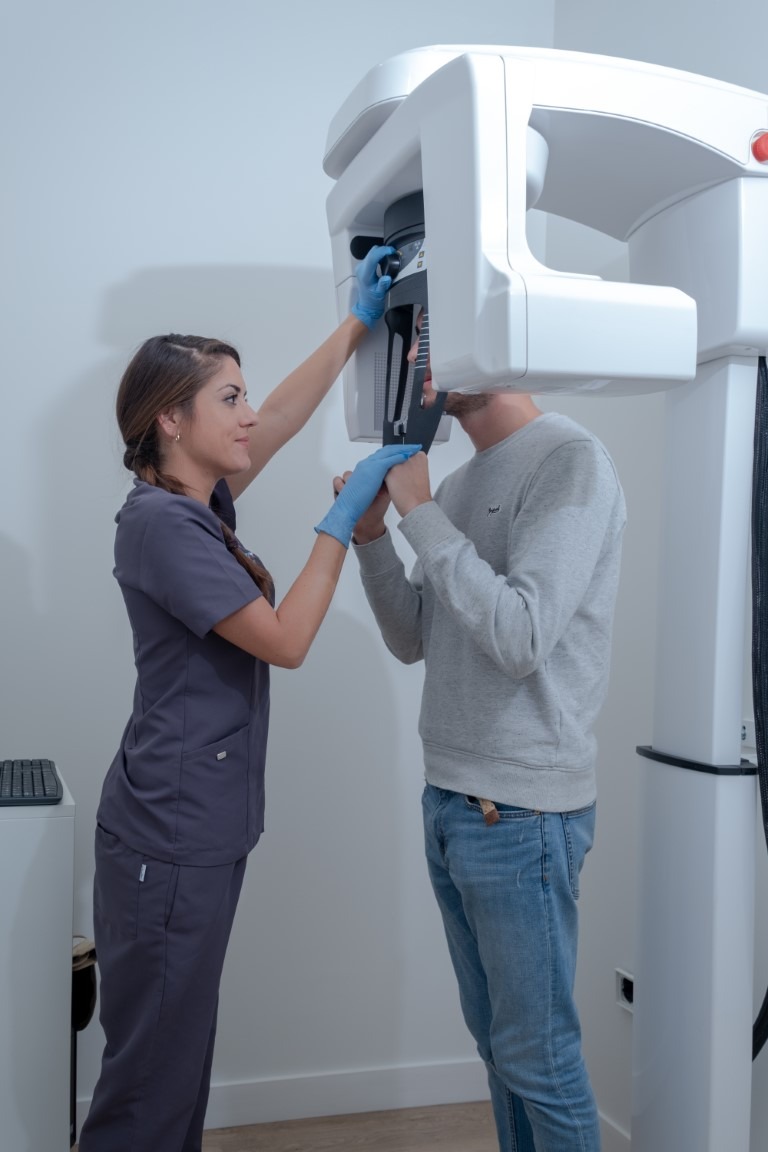 Tratamiento de Implantes Dentales en OC Clinic Torremolinos